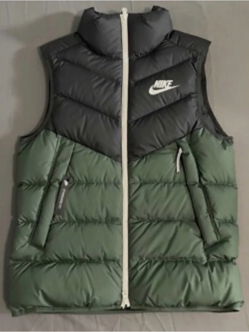 Nike Sportswear Windrunner Puffer Fill Down Vest black Green 2xl white logo